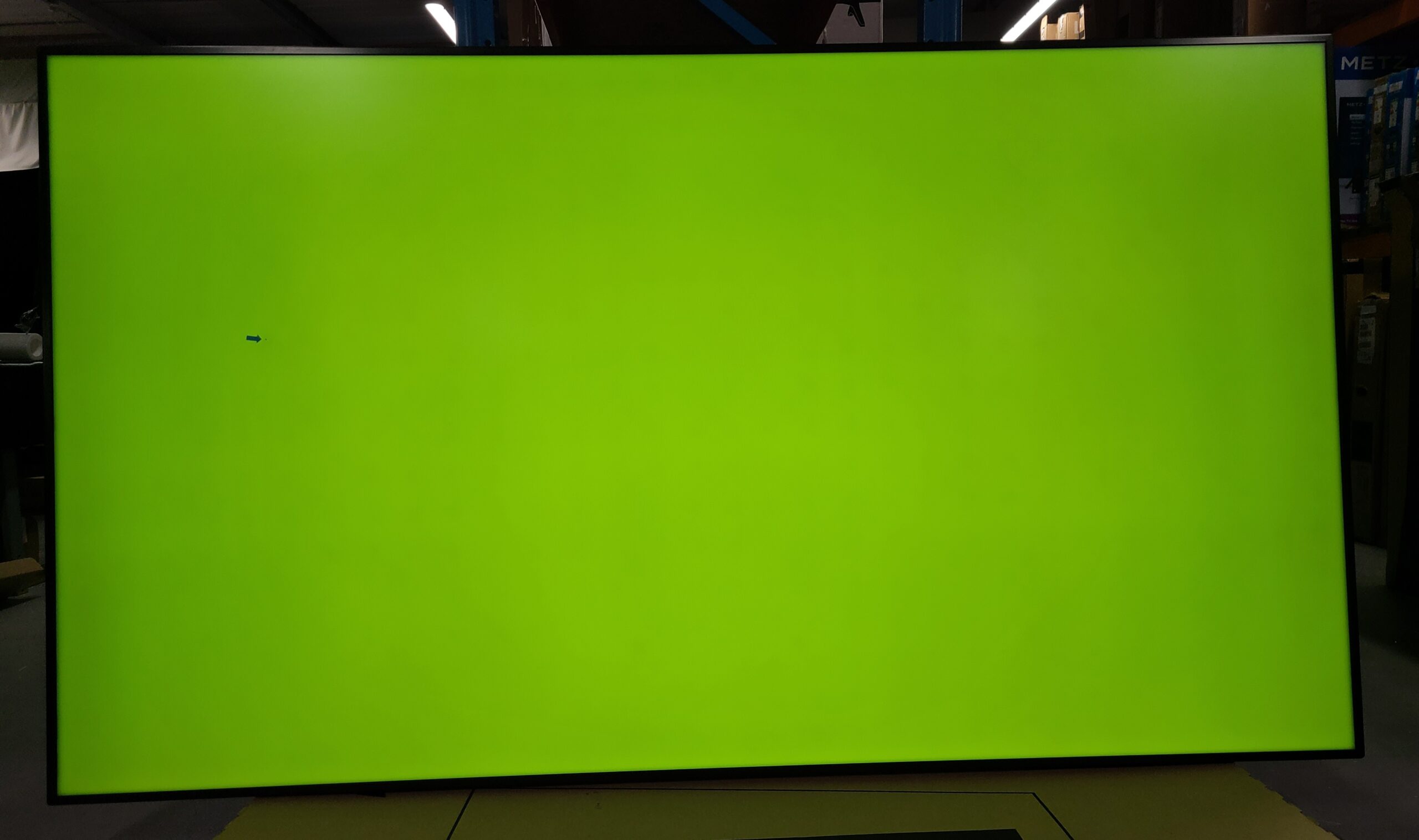 LG 98UH5J-H 98" 4K LCD display Digital Signage / Dust in Screen (1799) - Image 8