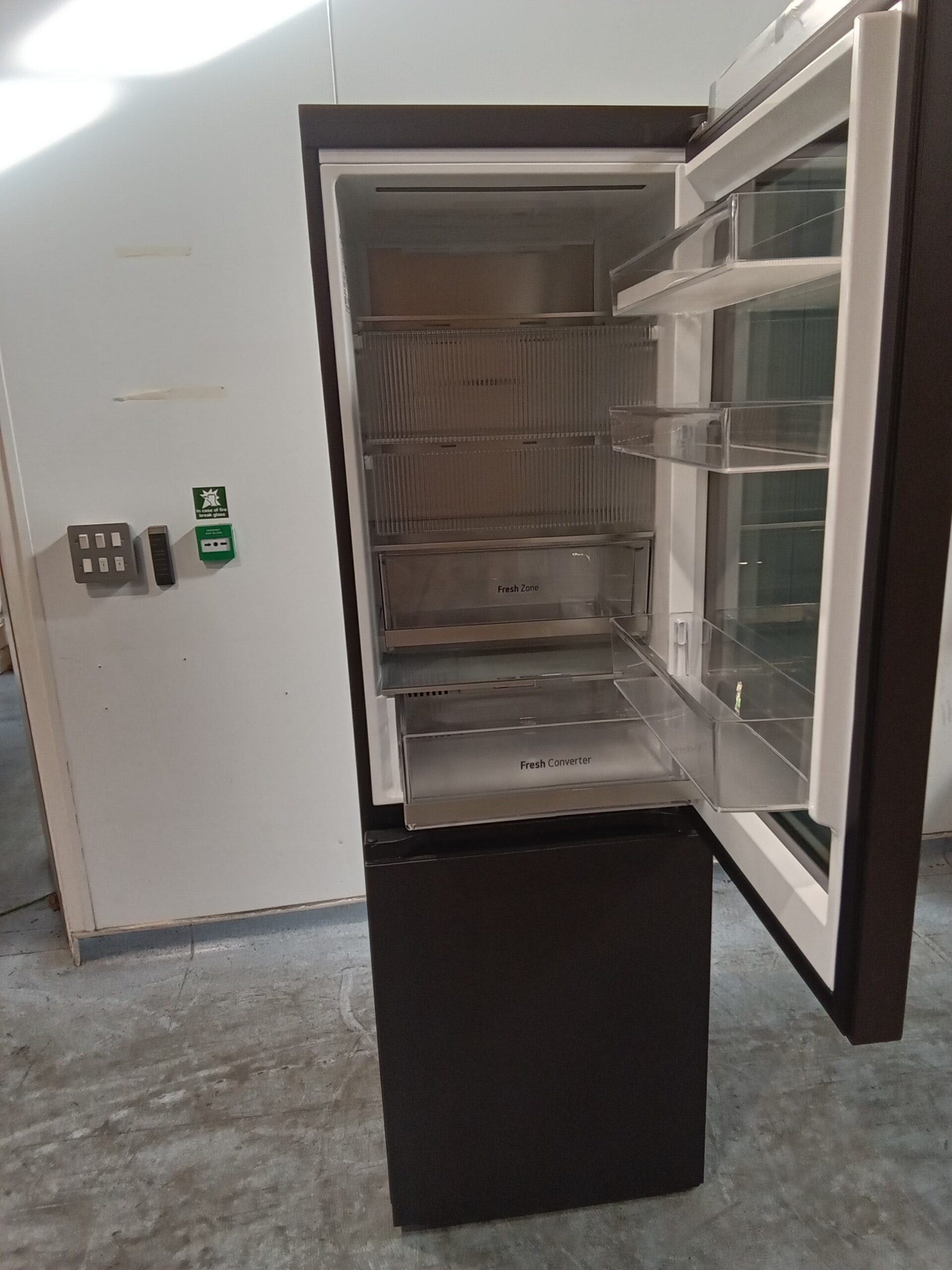 LG GBG7190CEV InstaView™ Fridge Freezer, Essence Black Steel (RF433) - Image 4
