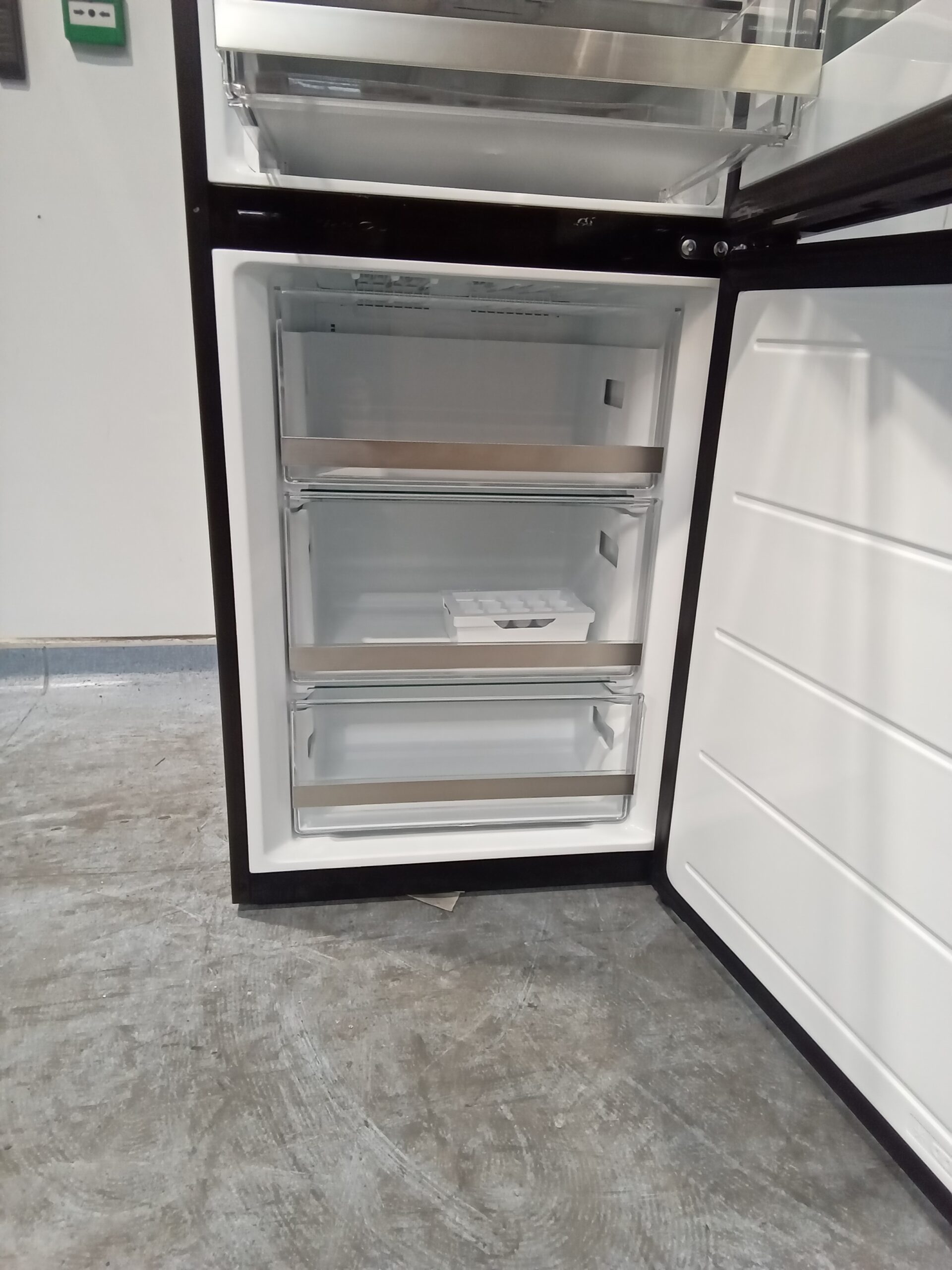 LG GBG7190CEV InstaView™ Fridge Freezer, Essence Black Steel (RF435) - Image 6