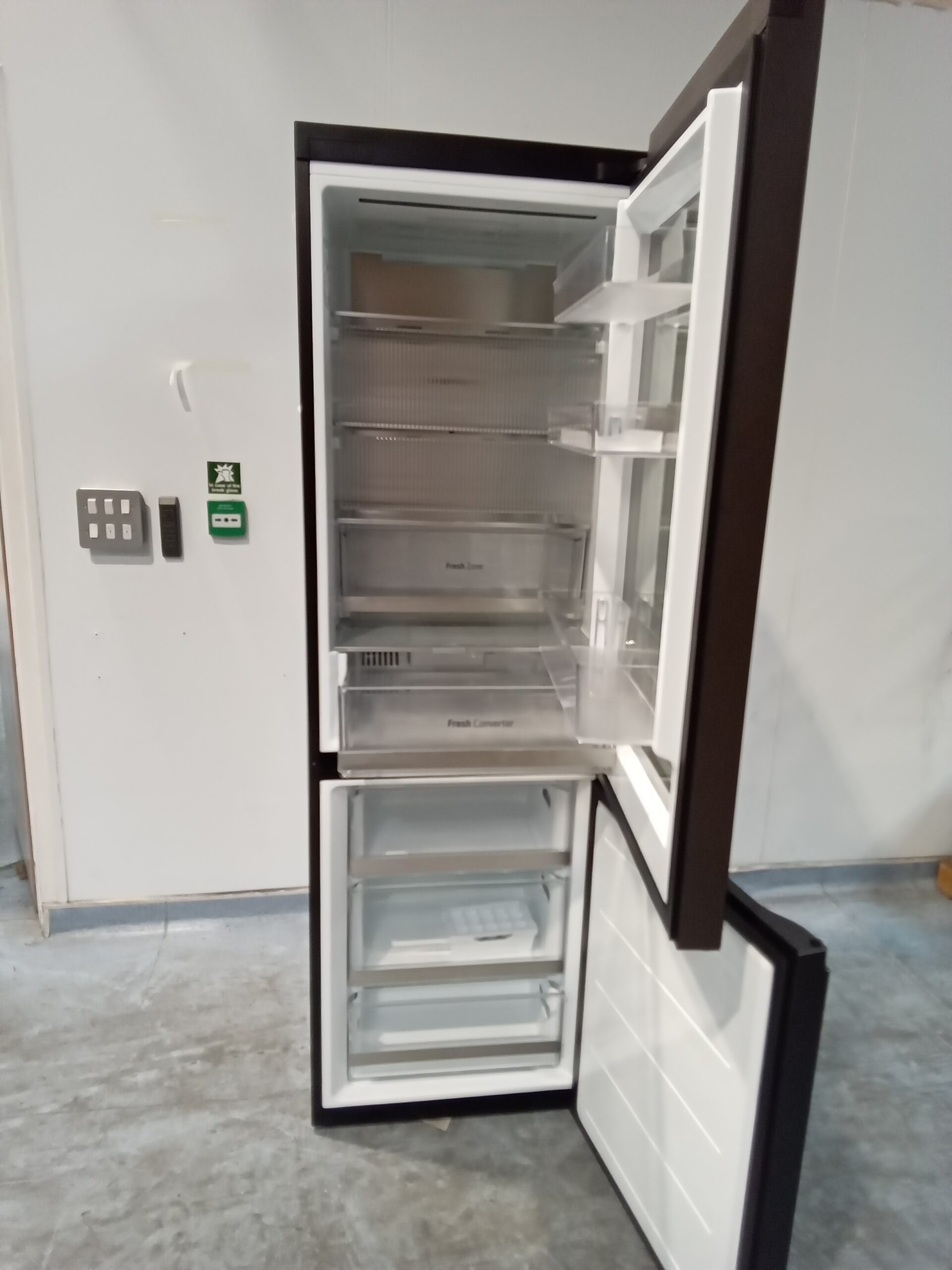 LG GBG7190CEV InstaView™ Fridge Freezer, Essence Black Steel (RF435) - Image 4