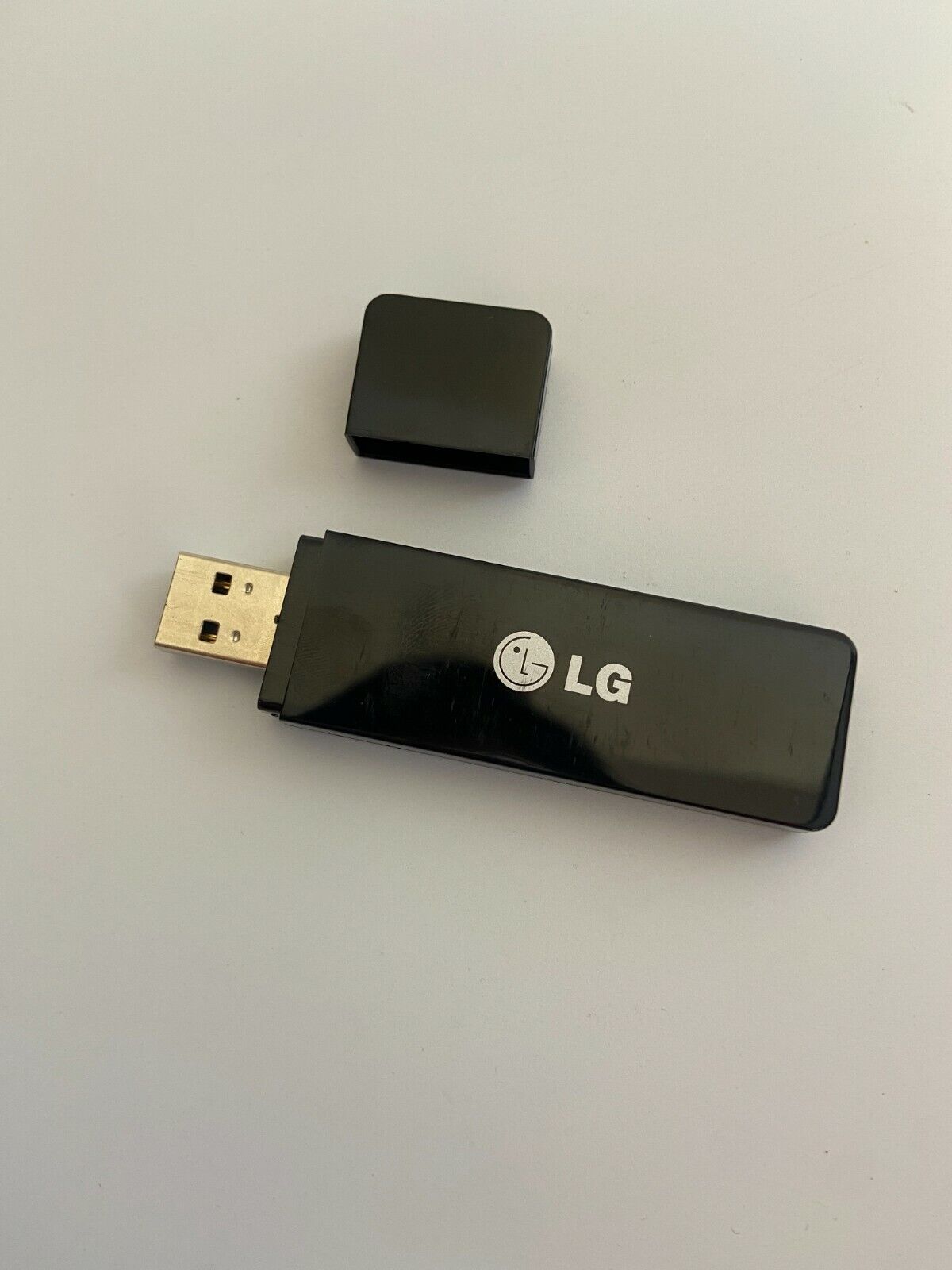 LG AN-WF100 Wireless Internet Onto your LG Smart TV - Dongle - Yellow